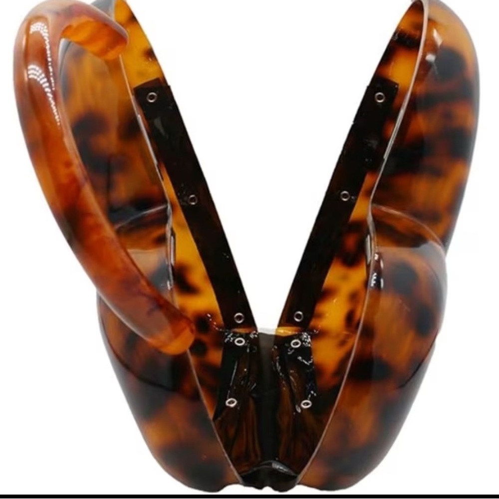 Heart-Shaped Tortoiseshell Bag - Picture 4 of 4